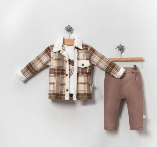 Plaid Sherpa Outfit – Brown Jacket, Graphic Tee & Pants Set for Cozy Fall Style