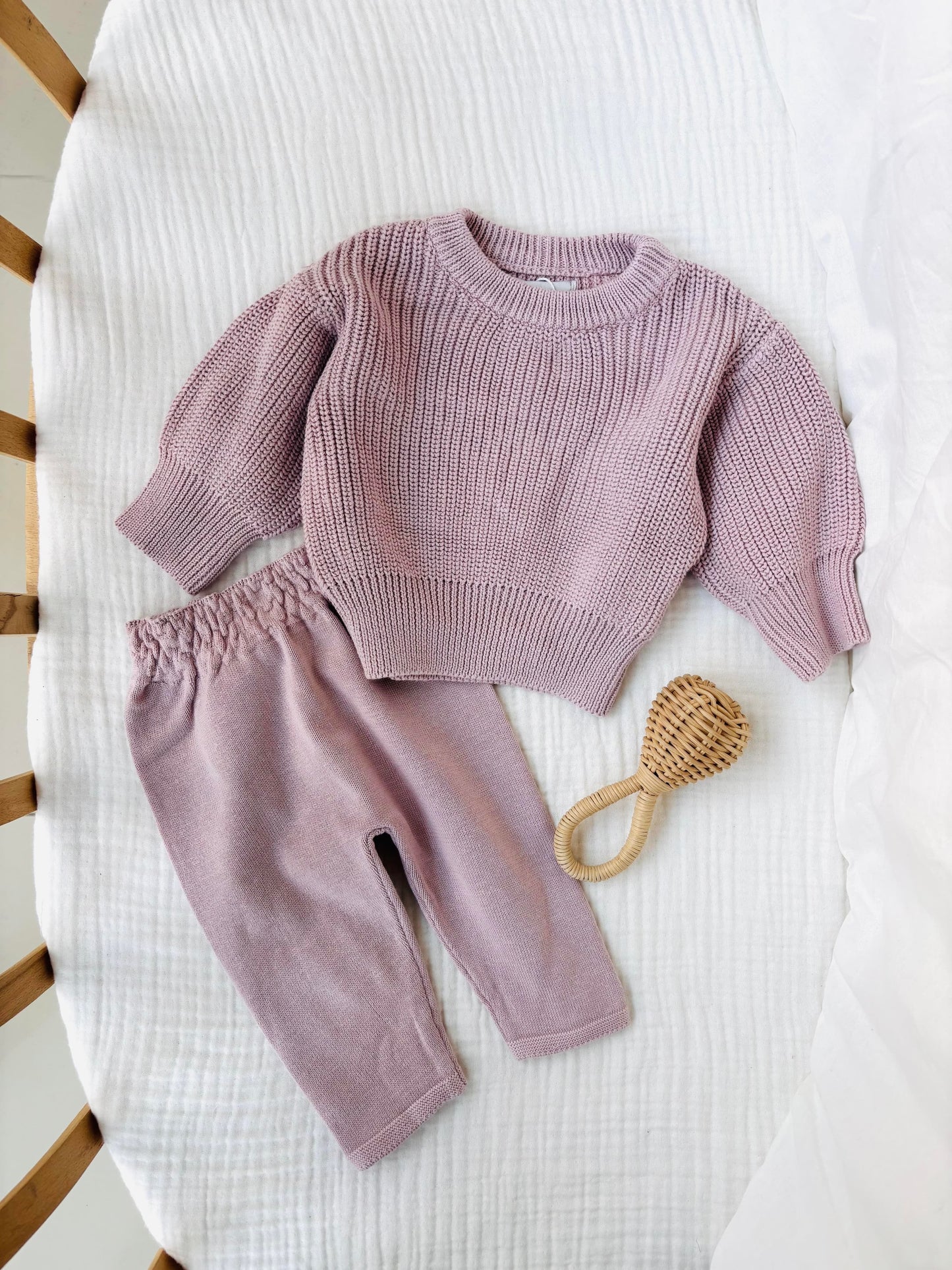 Soft Pink Knit Baby Outfit – Textured Sweater & Pants Set with Shoulder Button Detail